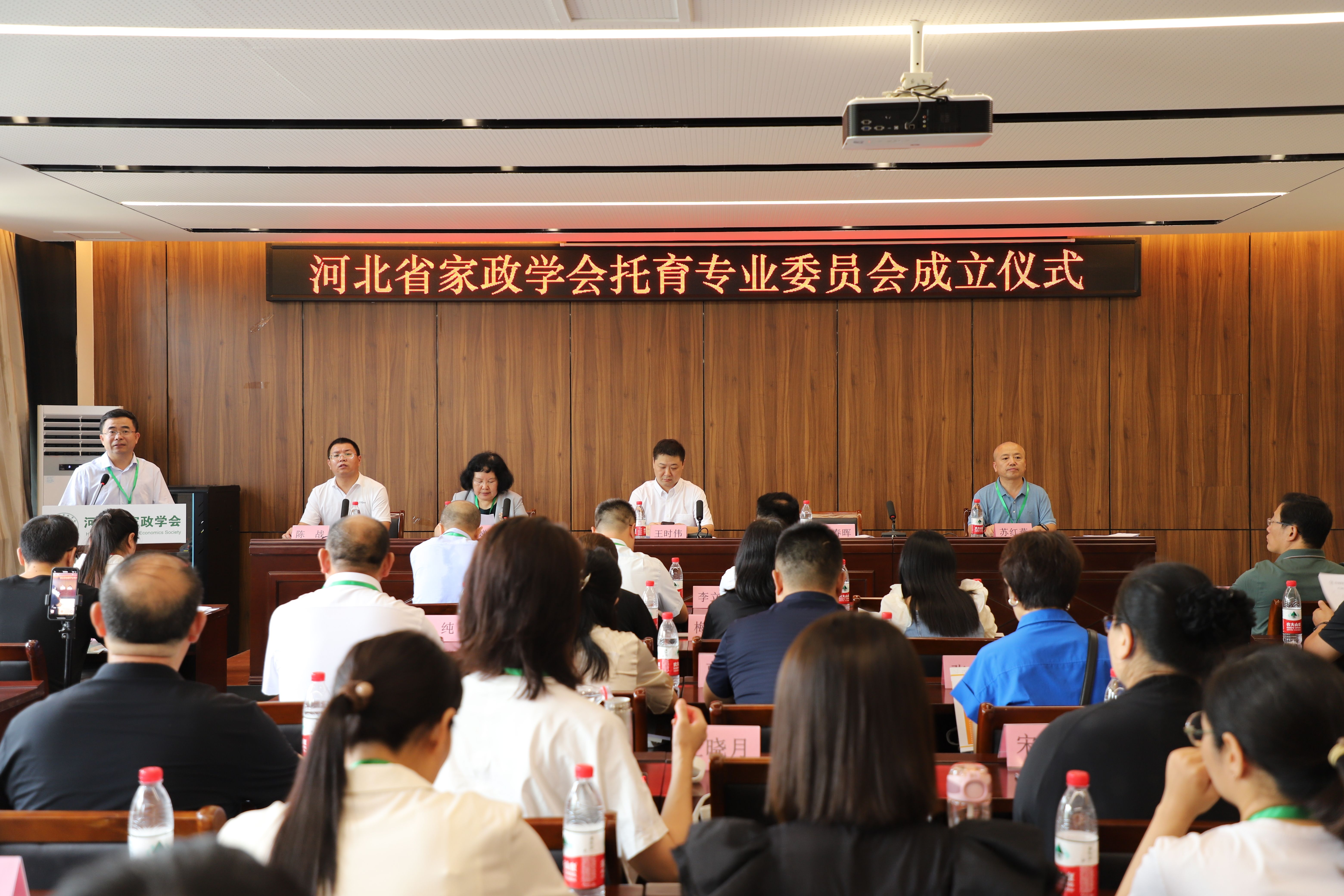 2家政學(xué)會(huì )托育專(zhuān)委會(huì )成立儀式(李春暉發(fā)言).jpg