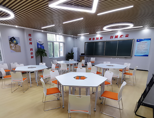 雙創(chuàng )另一個(gè)教室添加照片小.jpg
